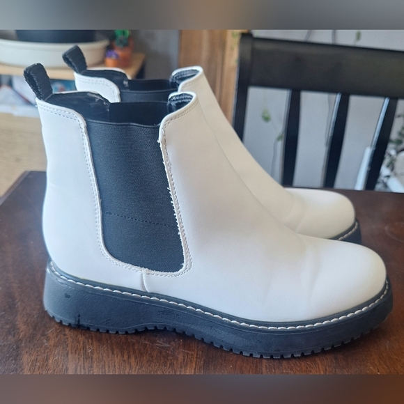 Madden Girl 7.5 White Chelsea Boots - Picture 3 of 5
